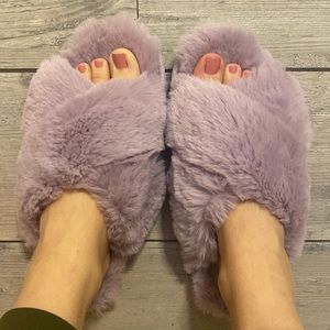 Faux fur cozy slippers